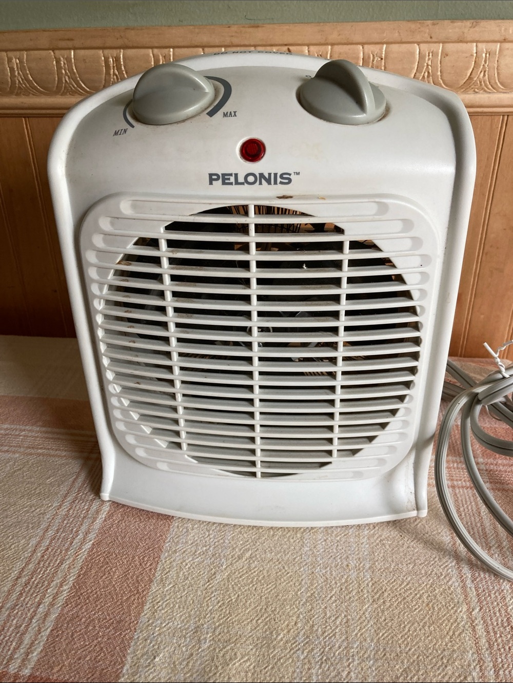 Pelonis White Portable Space Heater